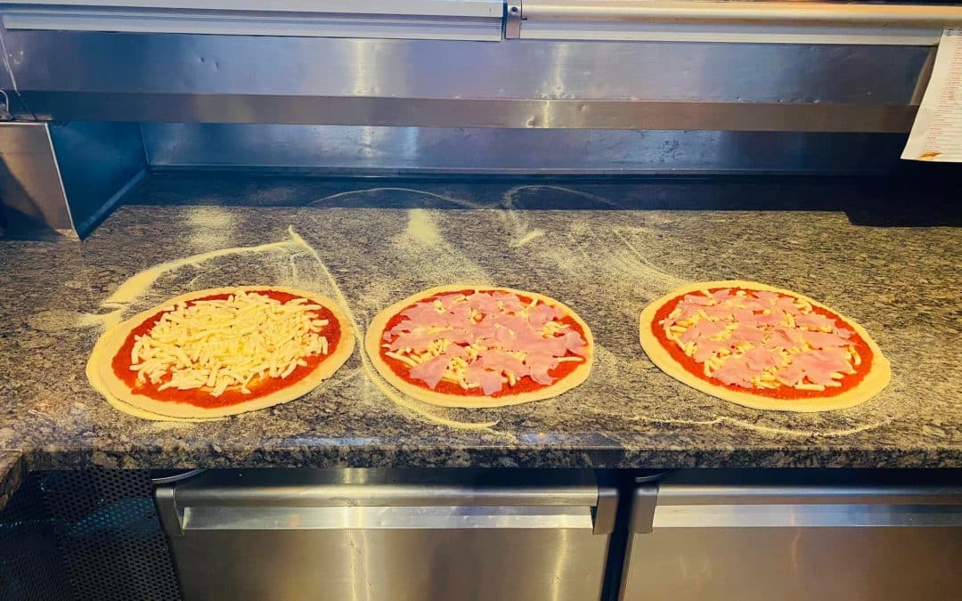 Soirée pizzas entre amis à Ciney : combien en prévoir ?